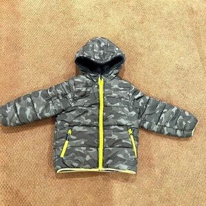 OshKosh B’Gosh Camo Reversible Sherpa Hooded Winter Puffer Jacket Size 5